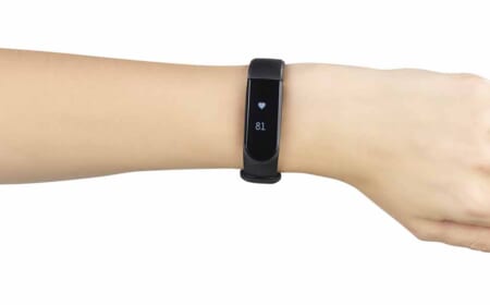 Smartes Fitness-Armband von newgen medicals