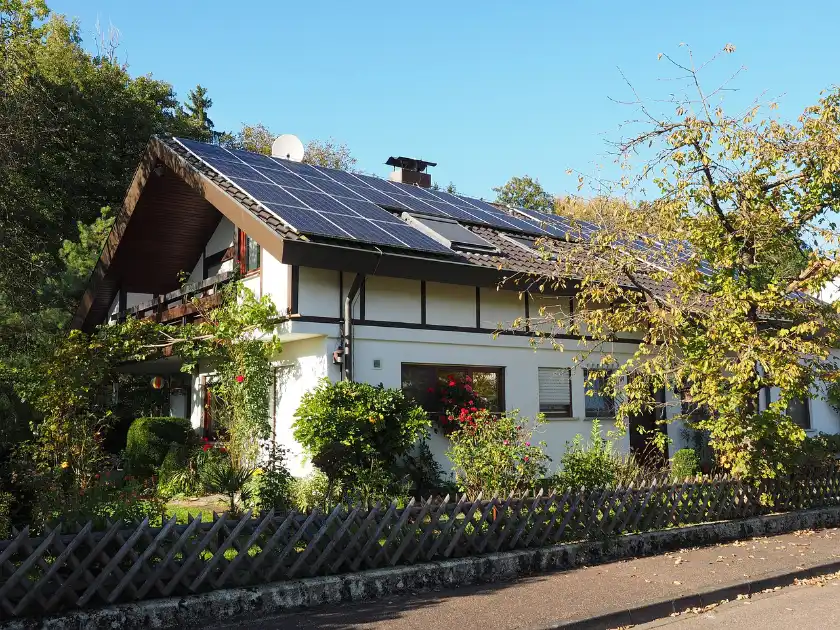 Haus mit Solaranlage