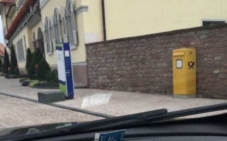 Elektrozapfsäule – Stromzapfsäule mit Klotz am Bein – Edingen-Neckarhausen