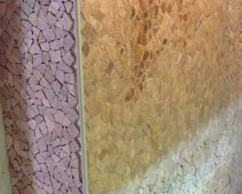 Wände mit Marmor Bruchstein-Mosaik verschönern