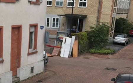 Sperrmüll mit Nägeln – keiner kümmert sich um die gefährlichen Sachen