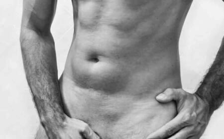 Nachts auf der Straße: Hirnrissiger Idiot mit Standrohr